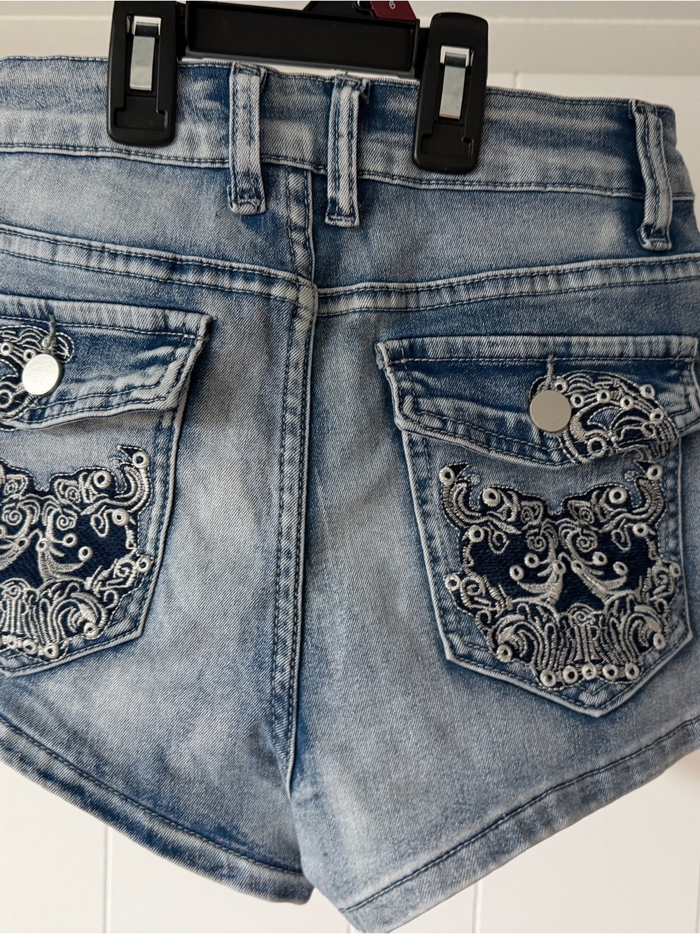 woman’s 
 Jeans Subcategory Identification